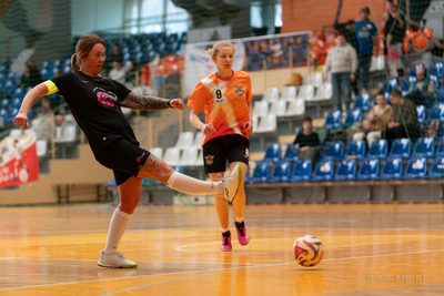 Hala 100-lecia w Sopocie.  Turniej piłki nożnej kobiet...