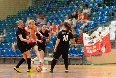 Hala 100-lecia w Sopocie.  Turniej piłki nożnej kobiet...