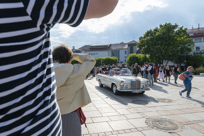 Sopot. Parada ulicą Bohaterów Monte Cassino do muszli...
