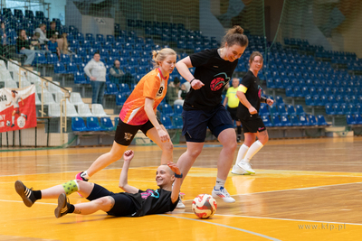 Hala 100-lecia w Sopocie.  Turniej piłki nożnej kobiet...