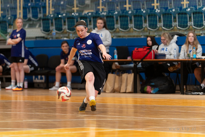 Hala 100-lecia w Sopocie.  Turniej piłki nożnej kobiet...