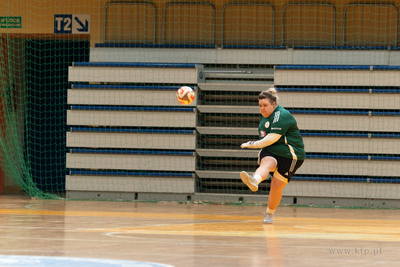 Hala 100-lecia w Sopocie.  Turniej piłki nożnej kobiet...