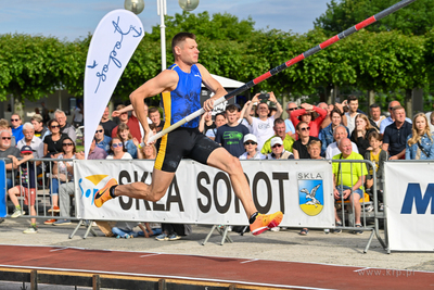 36. Tyczka na molo. Nz. Paweł Wojciechowski  23.06.2023...