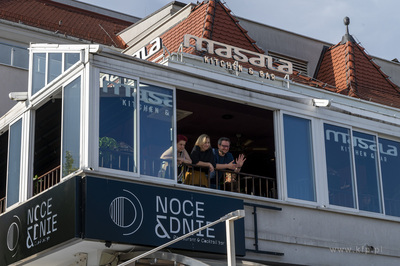 Sopot. Parada ulicą Bohaterów Monte Cassino do muszli...