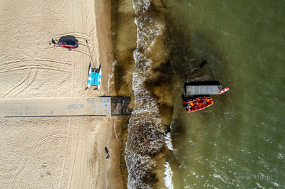 Wejscie na plażę na wysokości SKŻ i WOPR w Sopocie.
01.08.2022
fot....