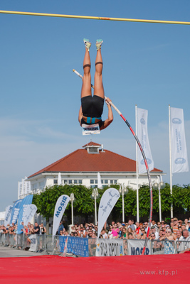 Sopot. 36. Tyczka na molo. Skoki pań. 24.06.2023 fot....