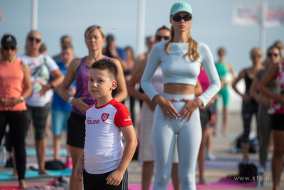 Joga na molo w Sopocie. 17.08.2024. Fot. Konrad Kosycarz...