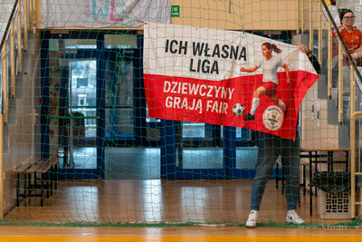 Hala 100-lecia w Sopocie.  Turniej piłki nożnej kobiet...