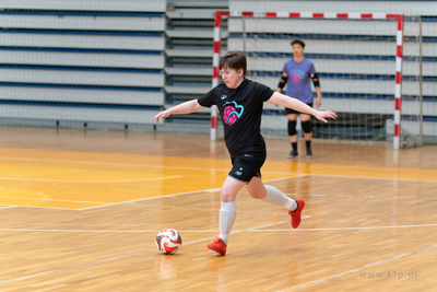 Hala 100-lecia w Sopocie.  Turniej piłki nożnej kobiet...