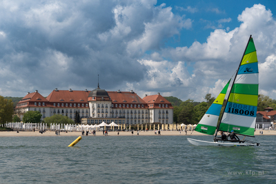 Sopot. Parada i wyścigi katamaranów przy sopockim...