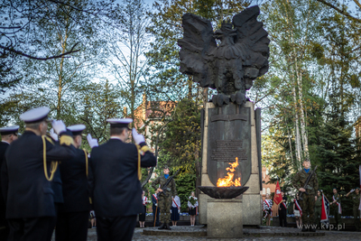 Złożenie kwiatów pod pomnikiem Martyrologii Polskich...