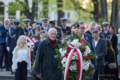 Złożenie kwiatów pod pomnikiem Martyrologii Polskich...